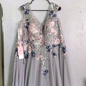 Grey/Silver JJ's House Formal Custom Made Embroidered Floral DreNWTss NWT 4X